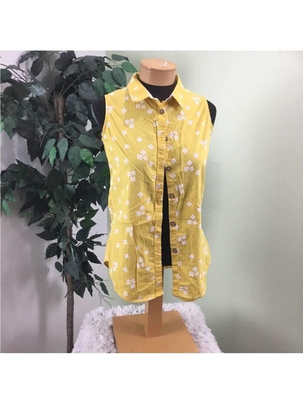 Cat & Jack yellow floral sleeveless button down Womans size XL 14/16